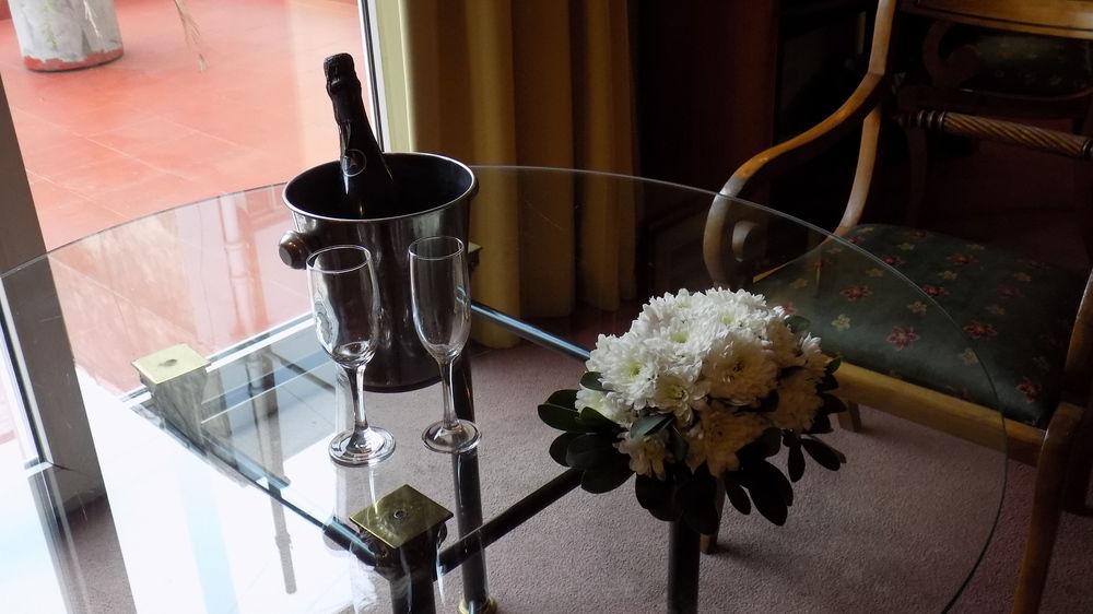 เมย์ฟลาวเวอร์ สวีท โฮเทล Hotel บัวโนสไอเรส ภายนอก รูปภาพ