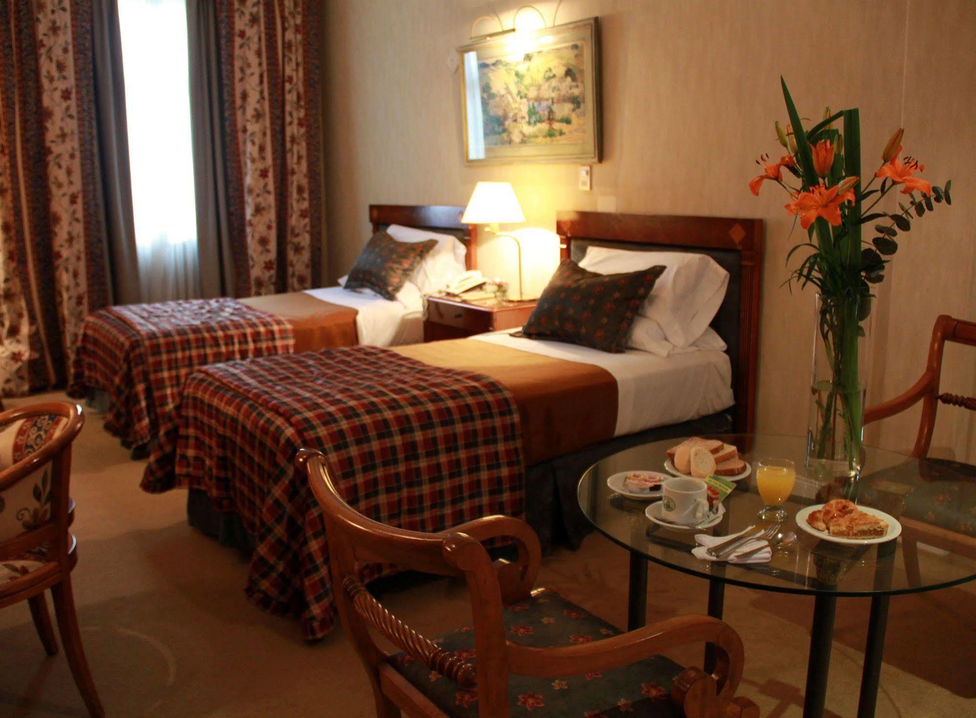 เมย์ฟลาวเวอร์ สวีท โฮเทล Hotel บัวโนสไอเรส ห้อง รูปภาพ